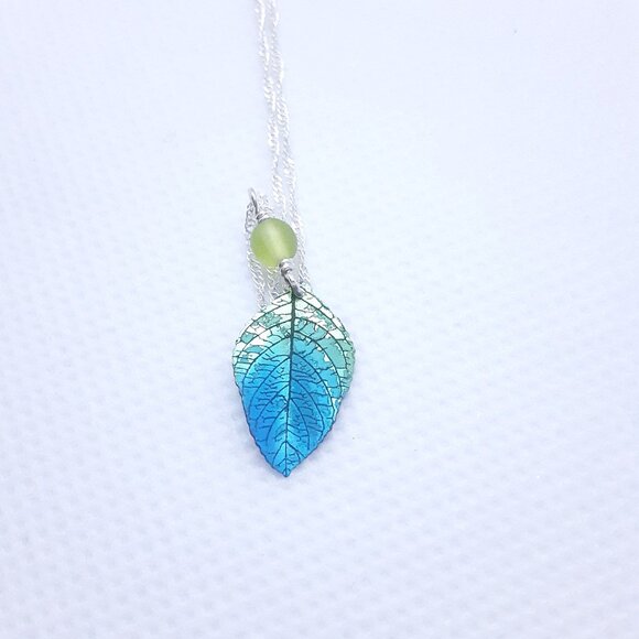 New Holly Yashi leaf necklace - Picture 4 of 16